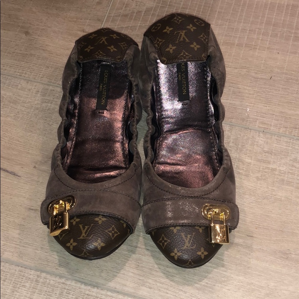 Louis Vuitton flats!